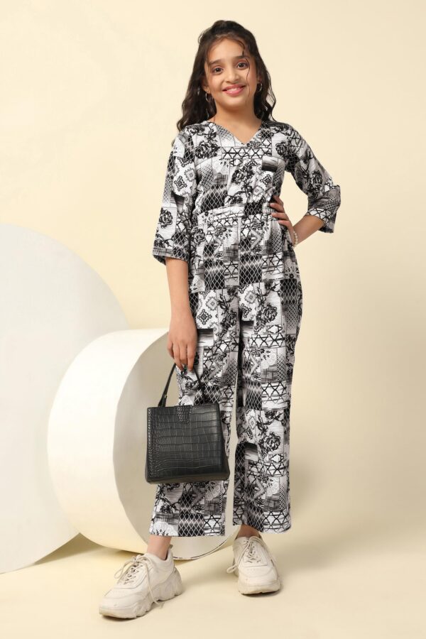 81BqUOTnEzL - Bailly - Premium Dress Materials for Every Occasion
