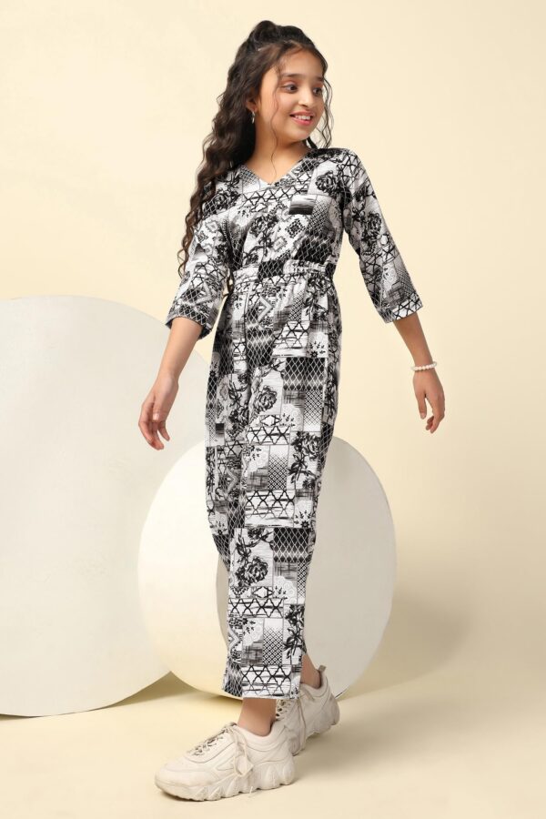 81uwqLtuVwL - Bailly - Premium Dress Materials for Every Occasion